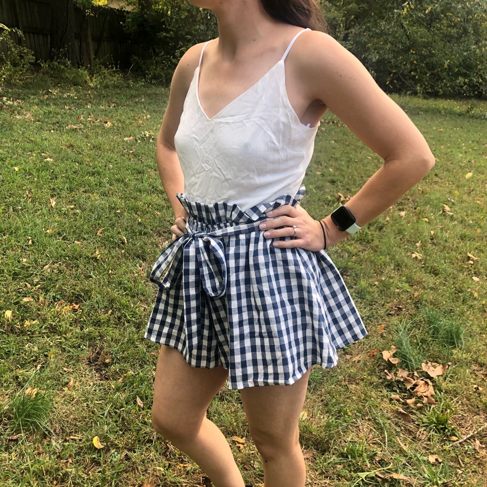 NWT Impressions high waisted, paper bag shorts romper belt.